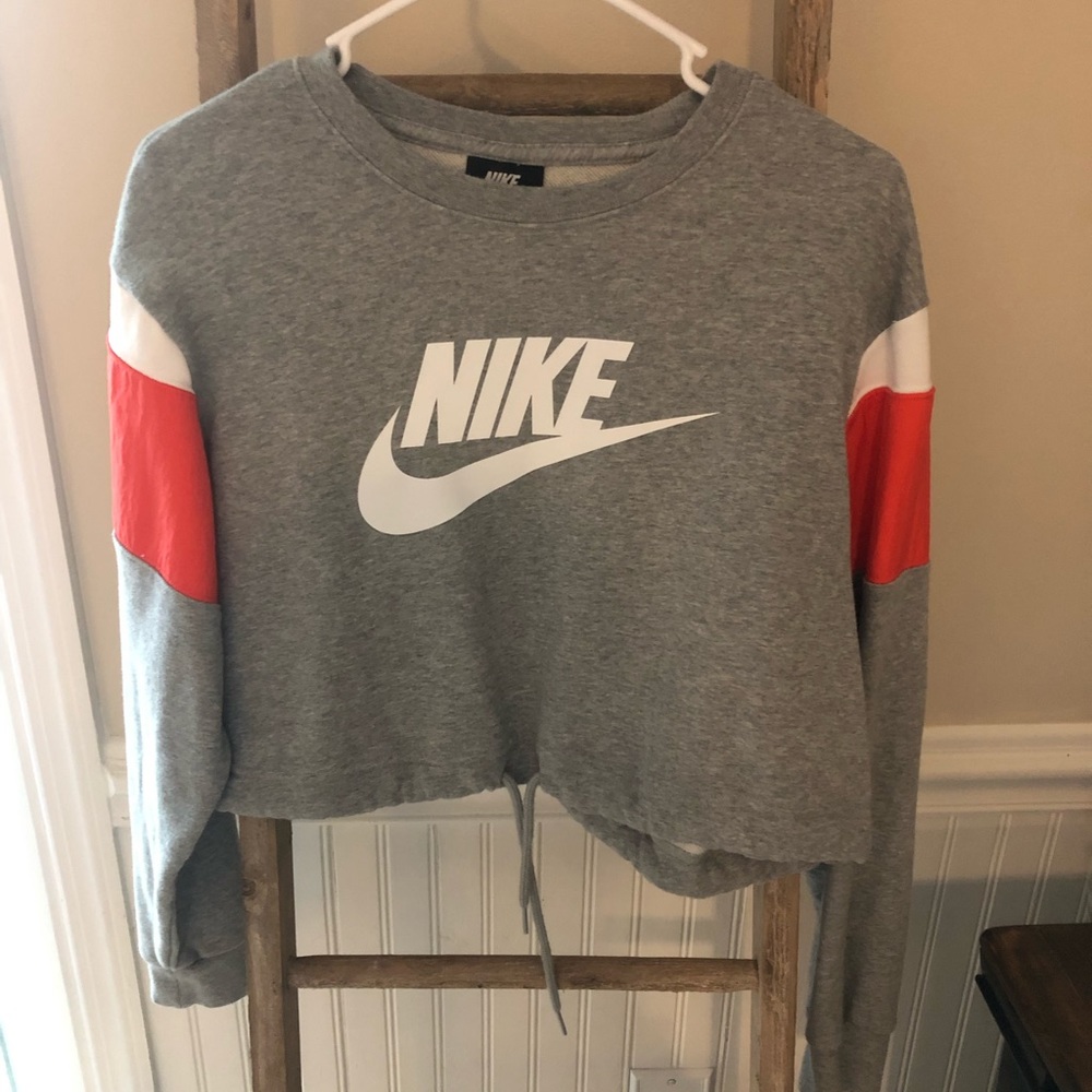 Cropped Nike Crewneck
